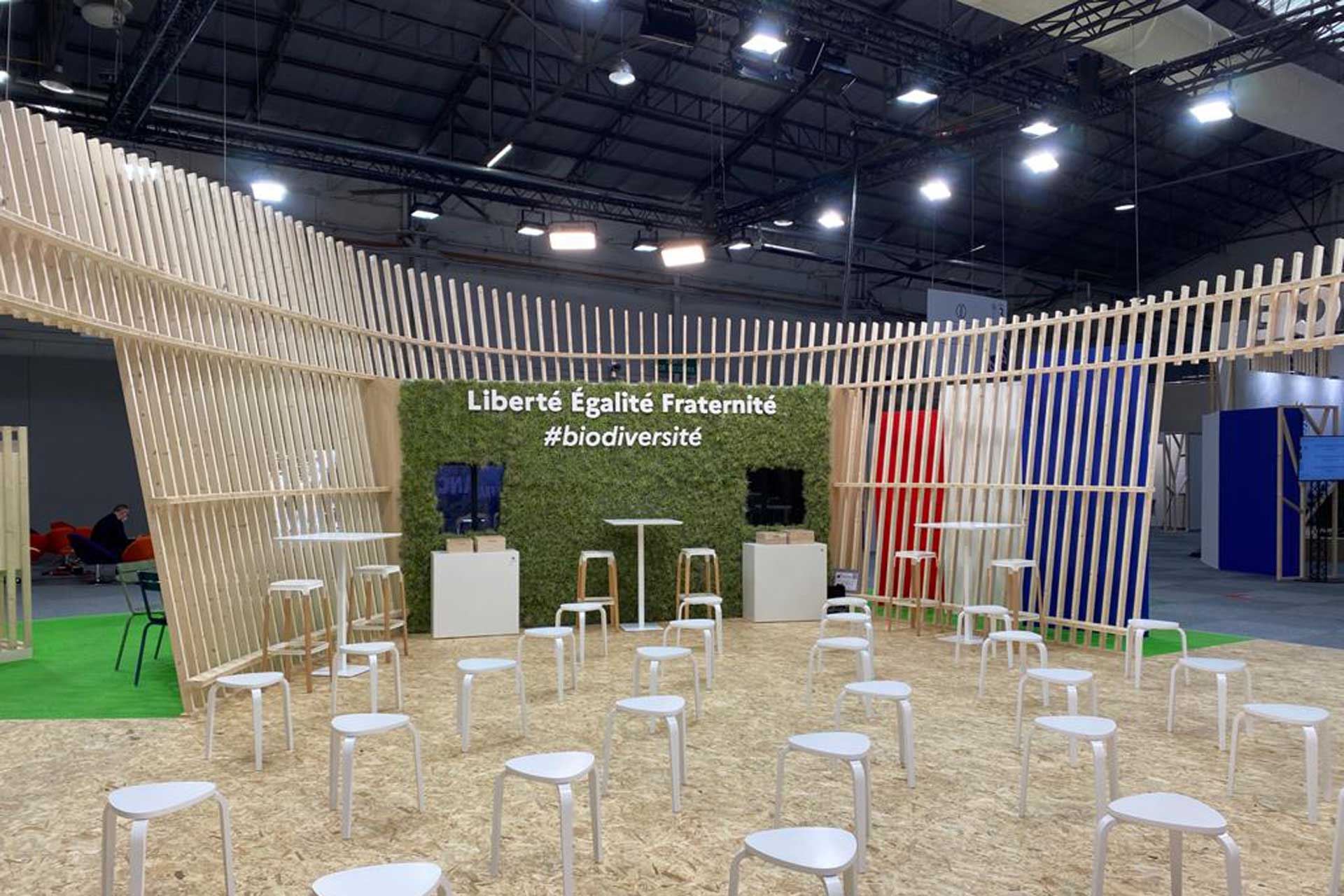 Alternative text - Novelty Azur sur le Pavillon France au salon UICN de Marseille