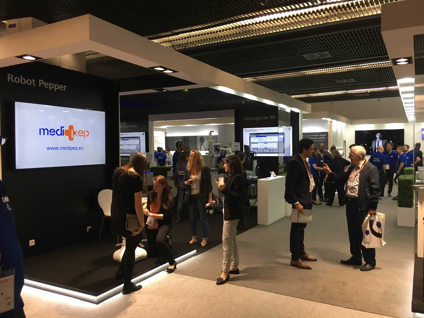 Alternative text - Novelty présent au Congrès International de la Société Française d'Ophtalmologie