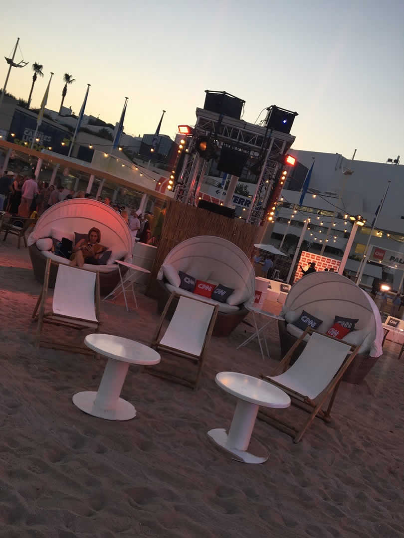 Alternative text - Novelty Azur lors de la soirée CNN pour l’Agence Coeva