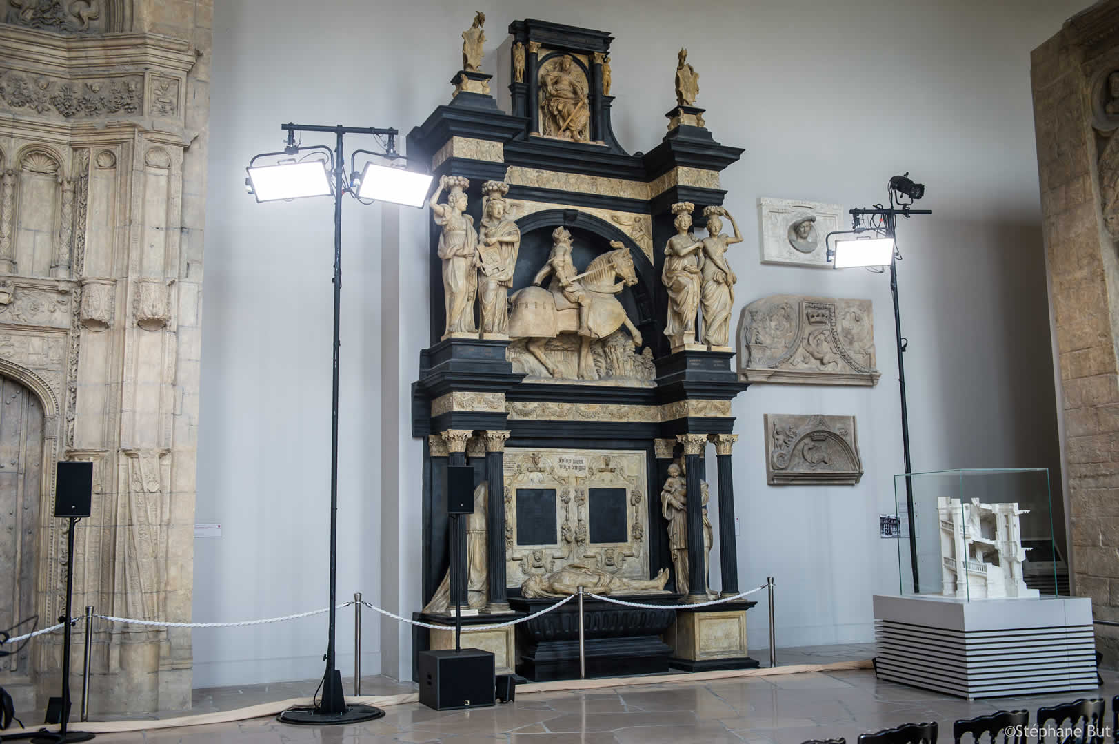 Alternative text - Défilé Guo Pei | Fashion Week Paris | Juin 2018