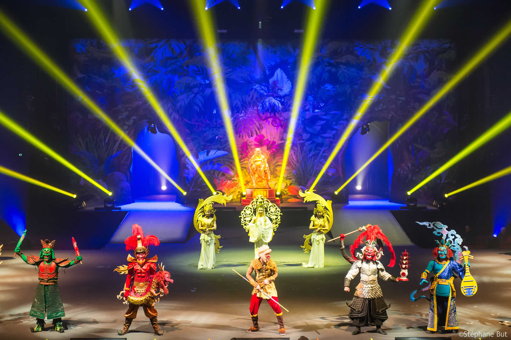 Alternative text - Cirque Phénix | Le Roi des Singes avec Novelty