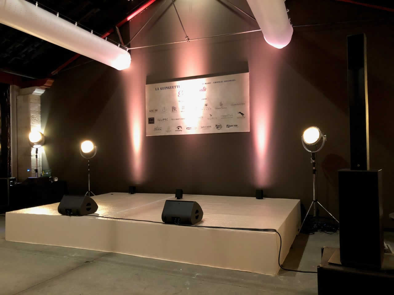 Alternative text - Novelty Bordeaux sur la technique de la Soirée du Salon SO Événements