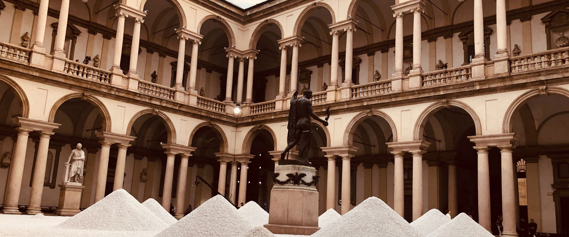 Alternative text - Novelty Azur sur la Fashion Week de Milan pour le défilé Jil Sander