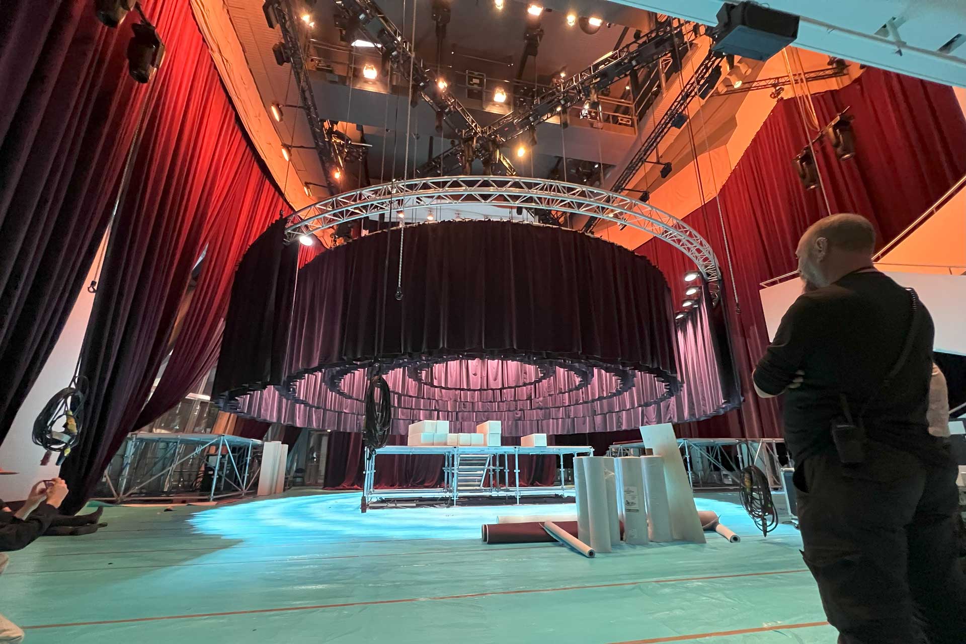 Alternative text - JAY-Z en concert hommage à la Fondation Louis Vuitton