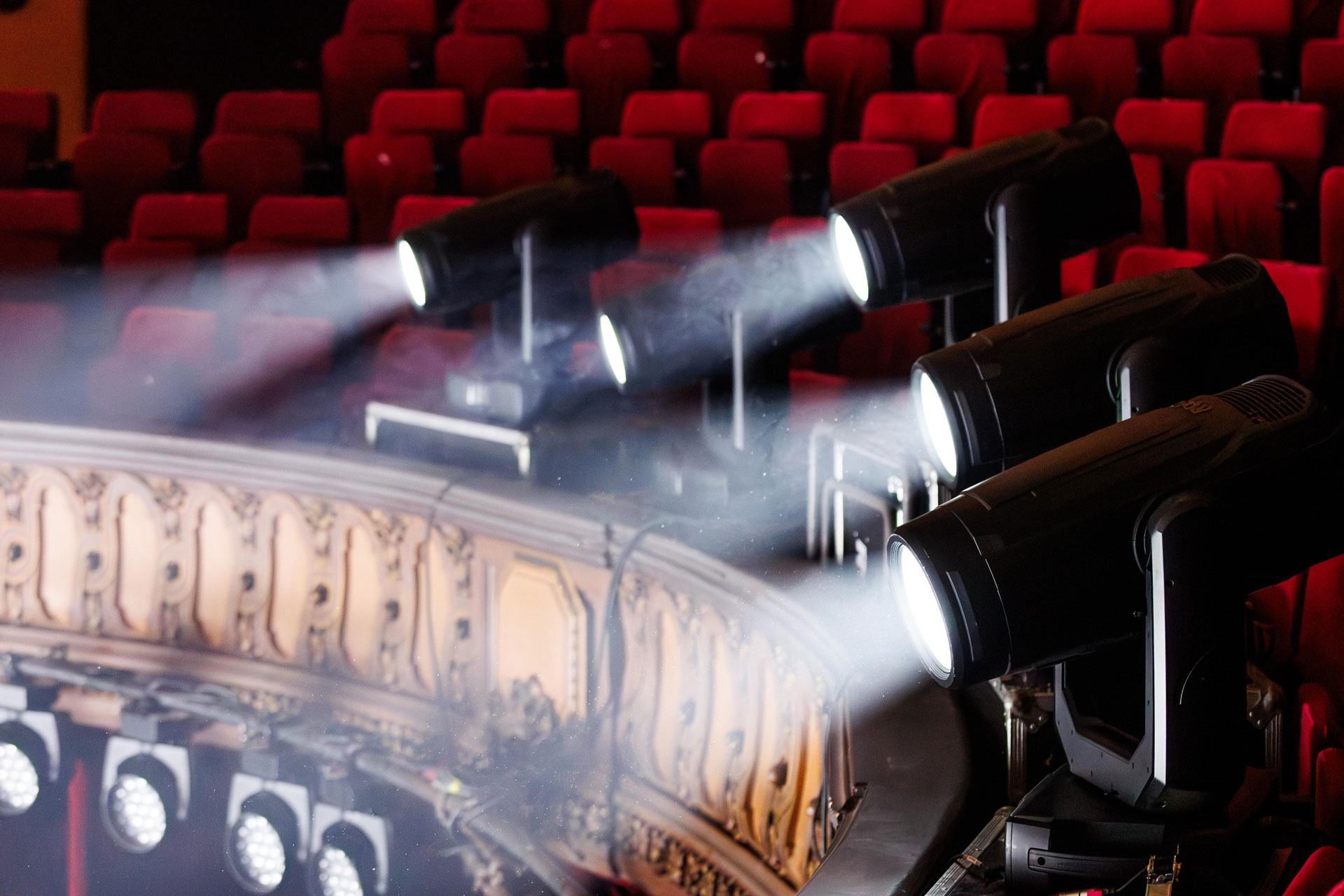 Alternative text - Paris Fashion Week | LOUBISHOW | Mars 2024