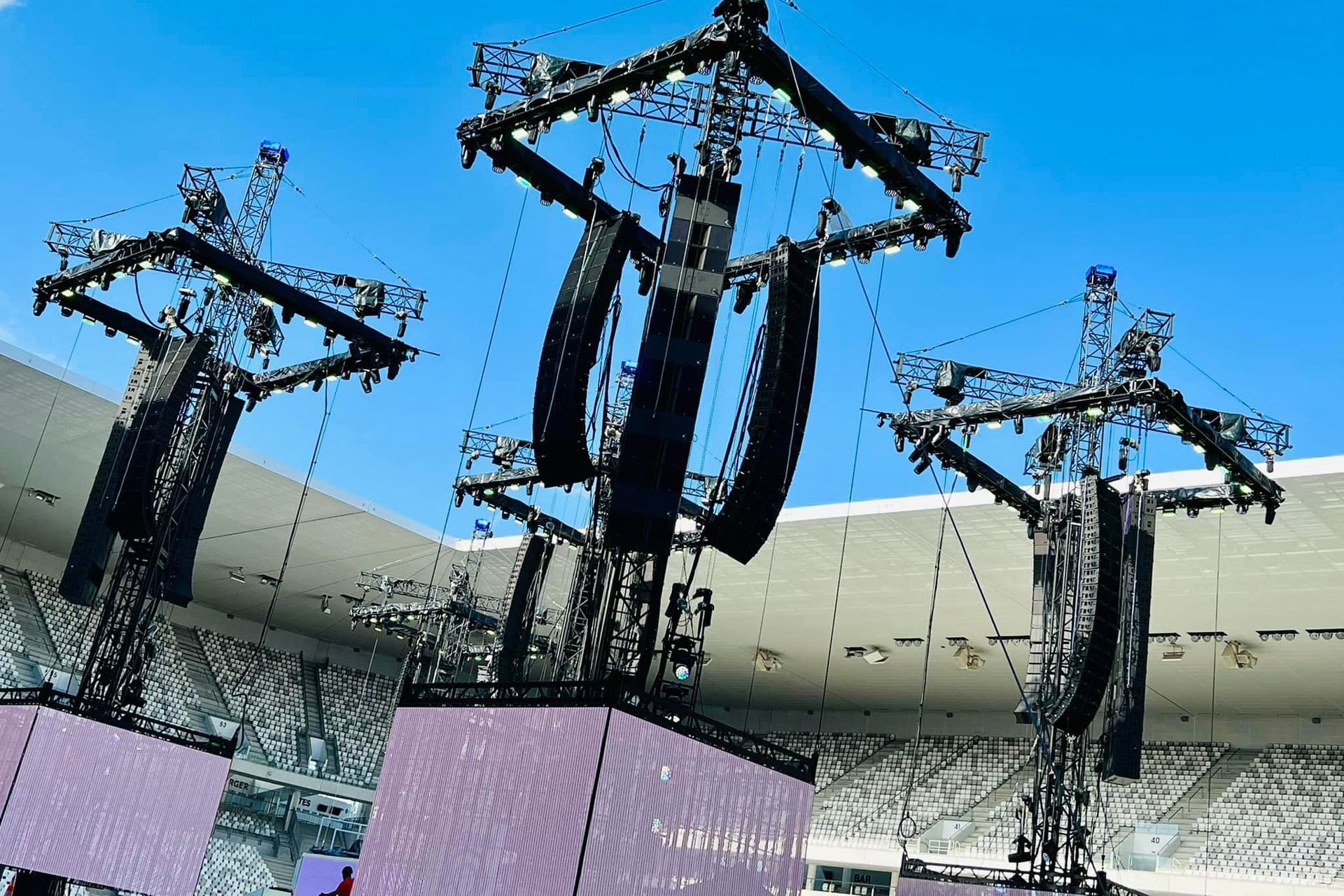 Alternative text - Soprano au Matmut Atlantique avec Le Groupe Novelty-Magnum-Dushow