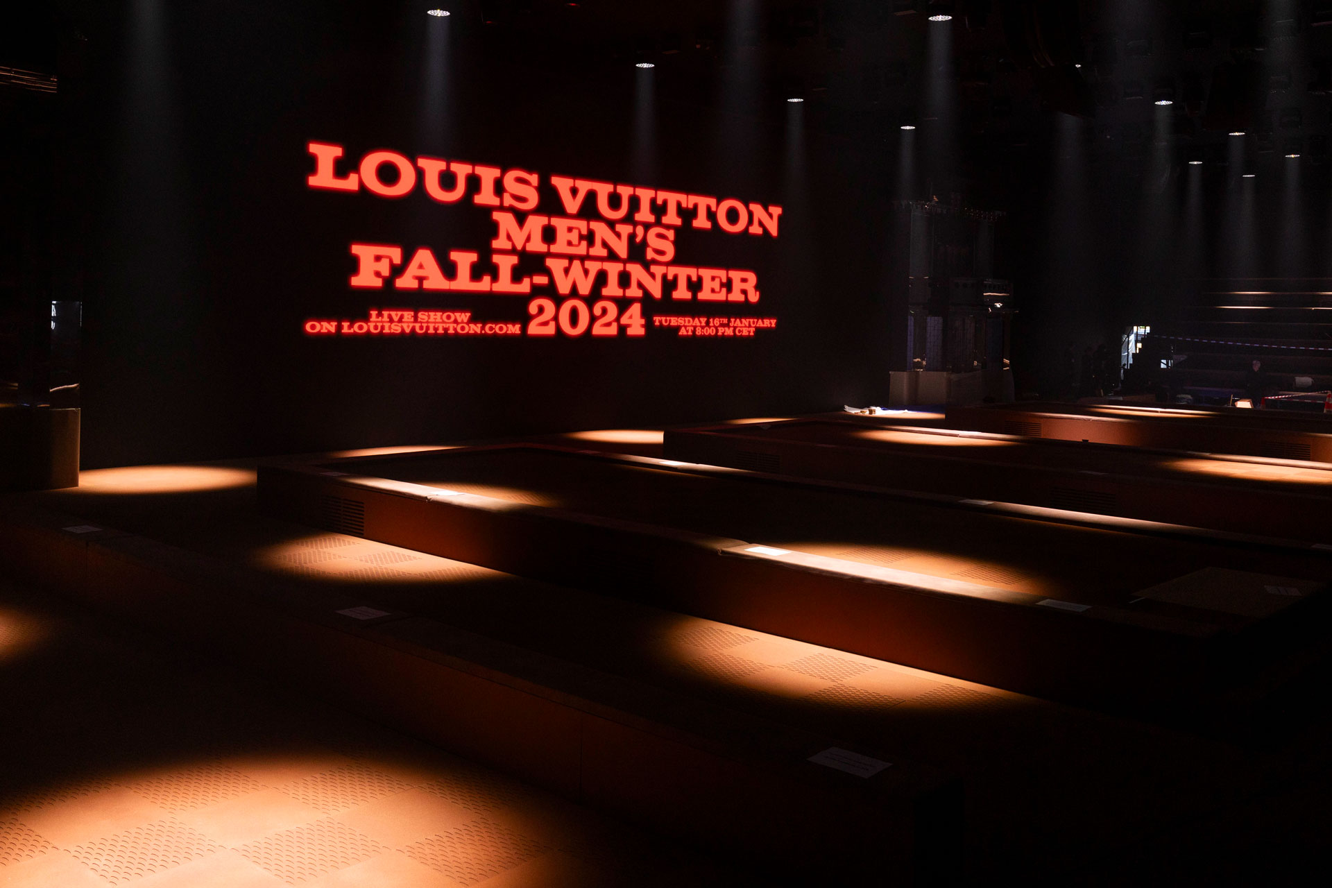 Alternative text - PARIS FASHION WEEK | VUITTON | Janvier 2024