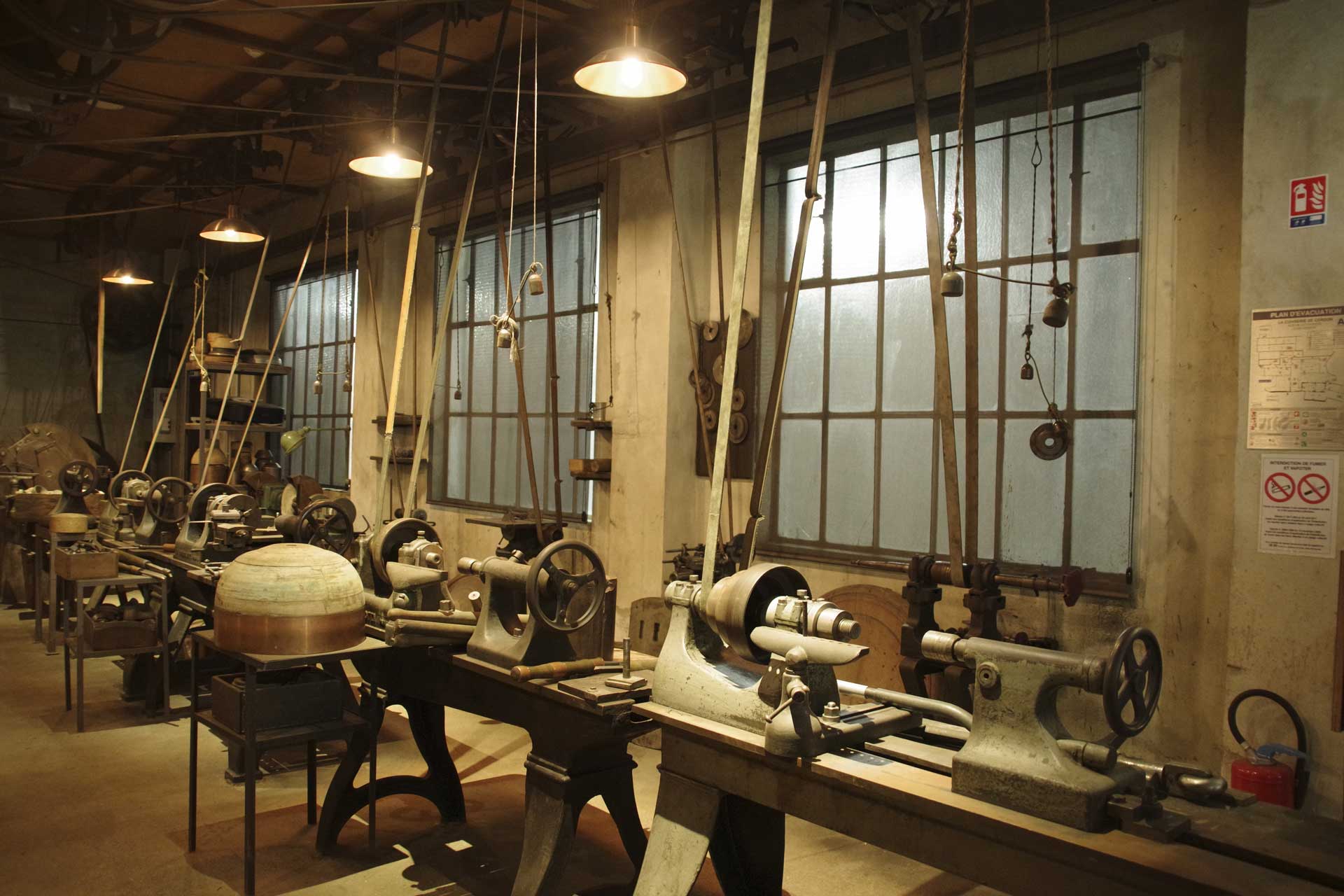 Alternative text - Mise en lumière de la Cuivrerie de Cerdon