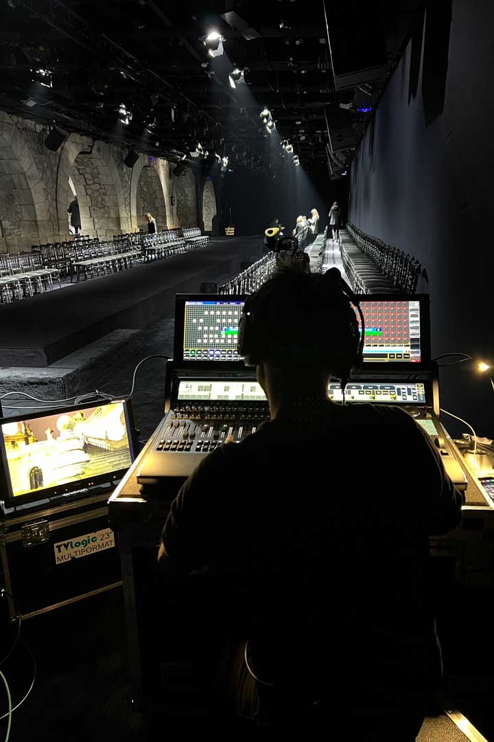 Alternative text - Paris Fashion Week | VALENTINO | Janvier 2023