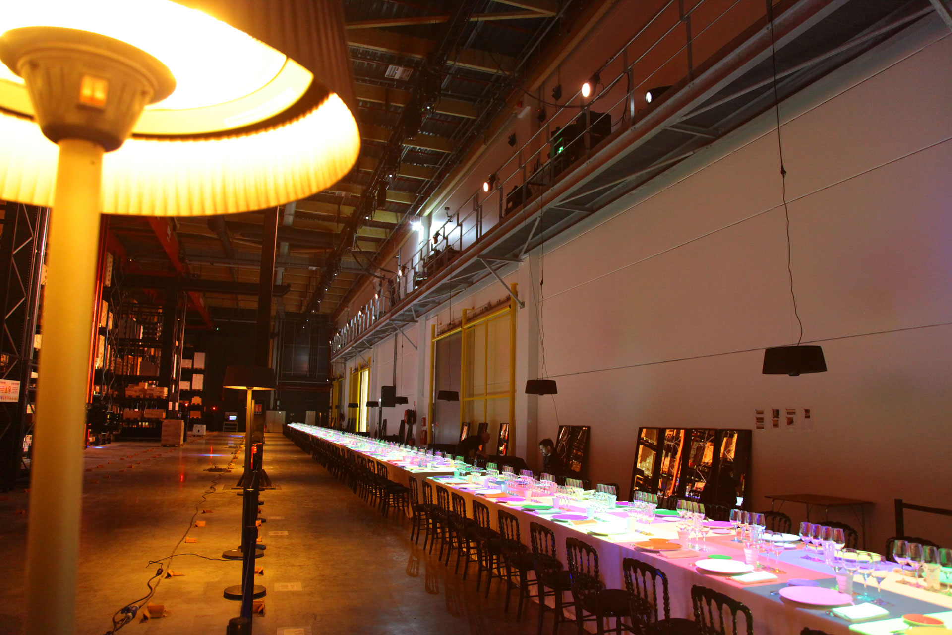 Alternative text - Novelty Bordeaux sur l’inauguration du nouveau chai du négociant ULYSSE CAZABONNE au beau milieu des vignes du Médoc