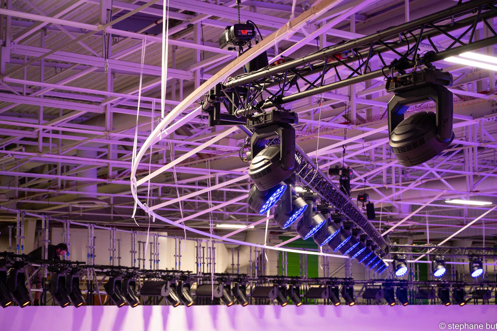 Alternative text - Défilé Jacquemus avec Novelty Paris