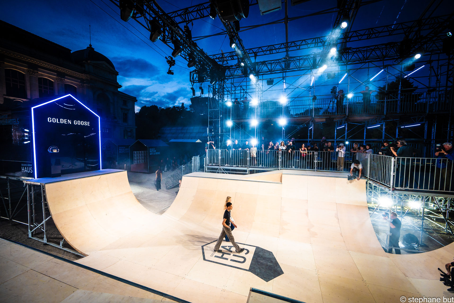 Alternative text - PARIS FASHION WEEK | GOLDEN GOOSE | Septembre-Octobre 2023